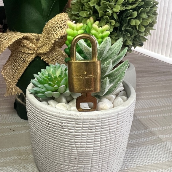 Louis Vuitton Lock and Key #314 - Picture 3 of 7